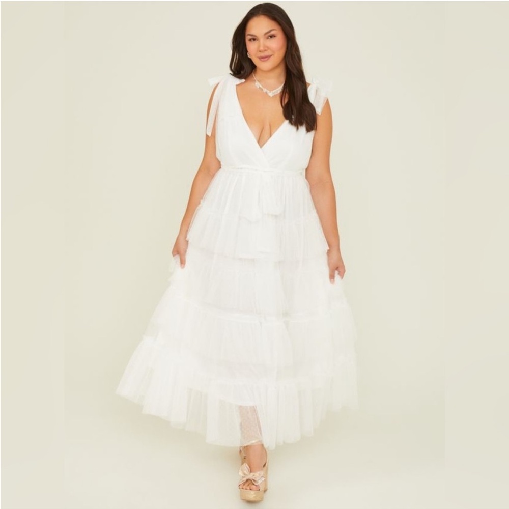 ARULA Elegant White Maxi Dress
